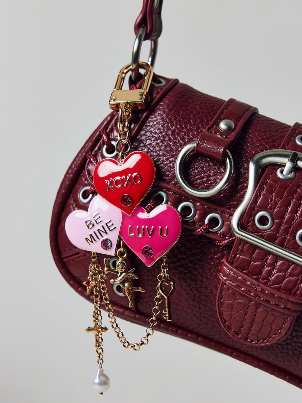 NWT Urban Outfitters Luv U Enameled Heart Charm Keychain